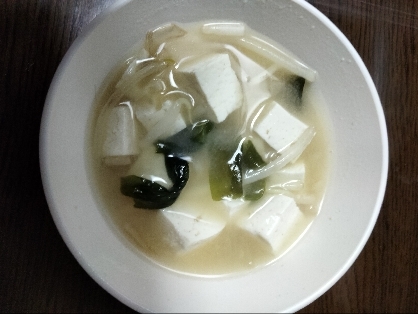 もやし豆腐わかめの味噌汁