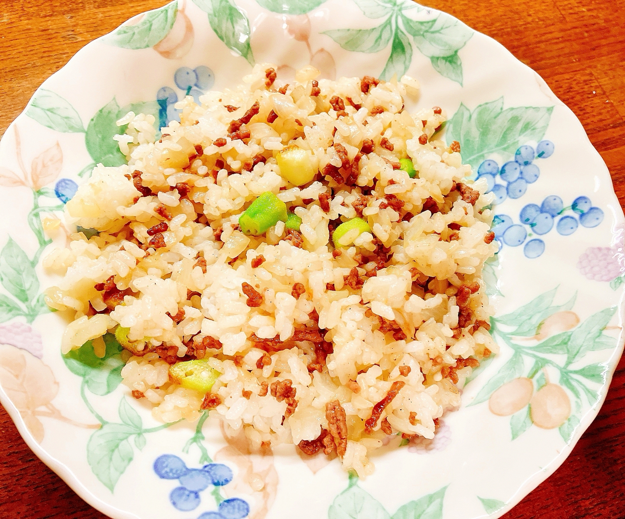 甘辛ミンチとオクラのチャーハン