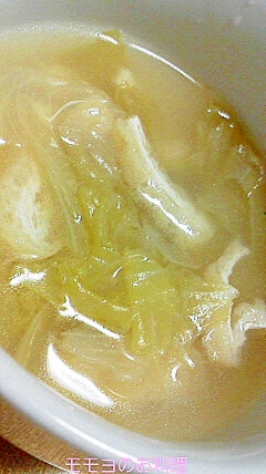 豚ヒレ肉の茹で汁でレタスと油揚げのお味噌スープ