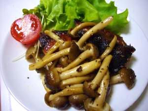 きのこでボリュームUP！ブリのニンニク焼き