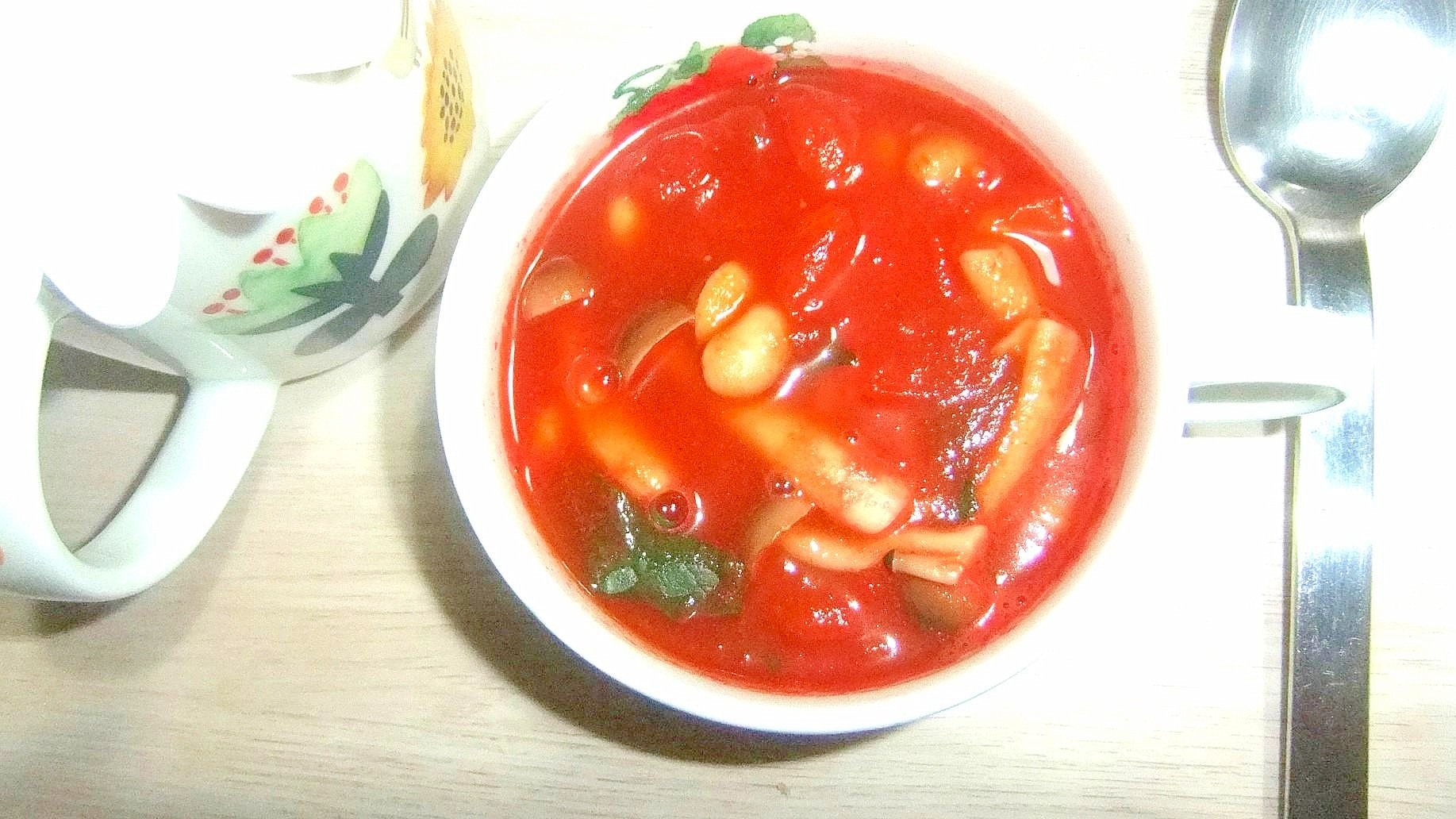 大豆とシメジのトマトスープ