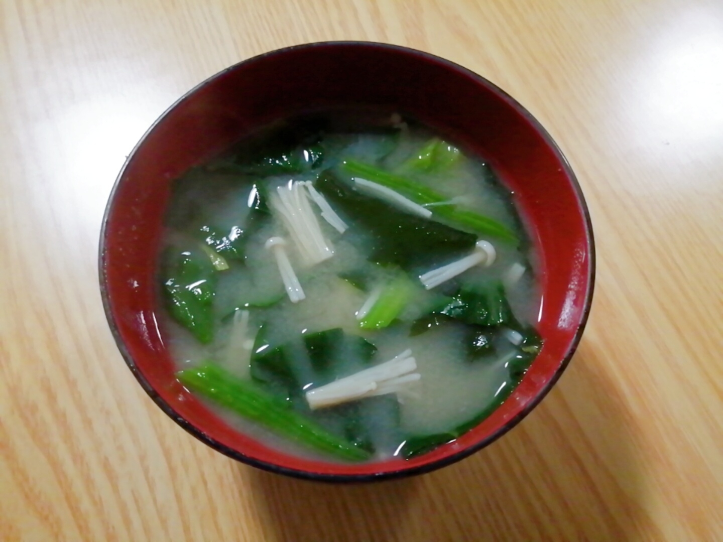 ほうれん草とえのきとわかめの味噌汁