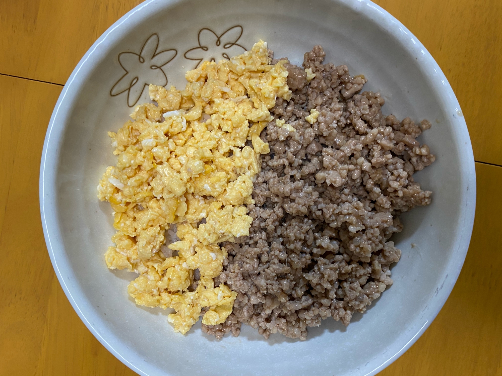 我が家の二色丼^ ^