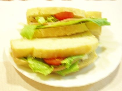 朝食に☆たっぷり野菜のサンドがとっても美味しかったです。
ハムも入っていて食べやすかったです。
ご馳走さまでした（*^_^*）