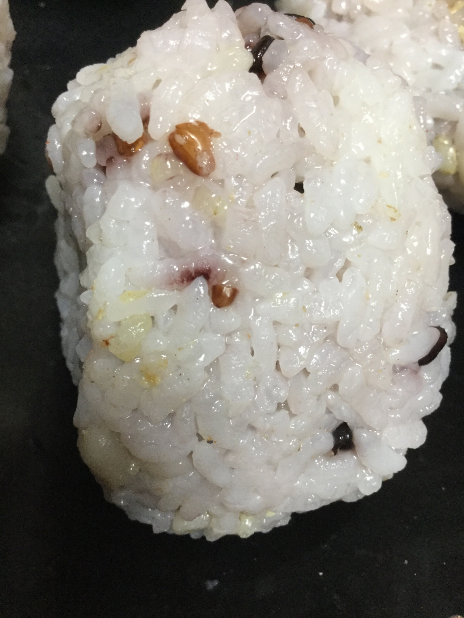 海老粉と花カツオでおにぎりマヨネーズ風味