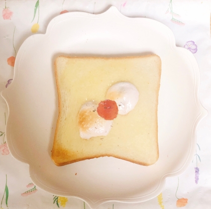 キンプリンさん♪塗るブレンドチーズですෆ˚*(‎•͈ ᎑•͈ ෆ˚*マシュマロとイチゴジャムとチーズの塩気が相性抜群ですﾉᐢ•͈ ᎑•͈ᐢﾉෆ˚*美味しいෆ
