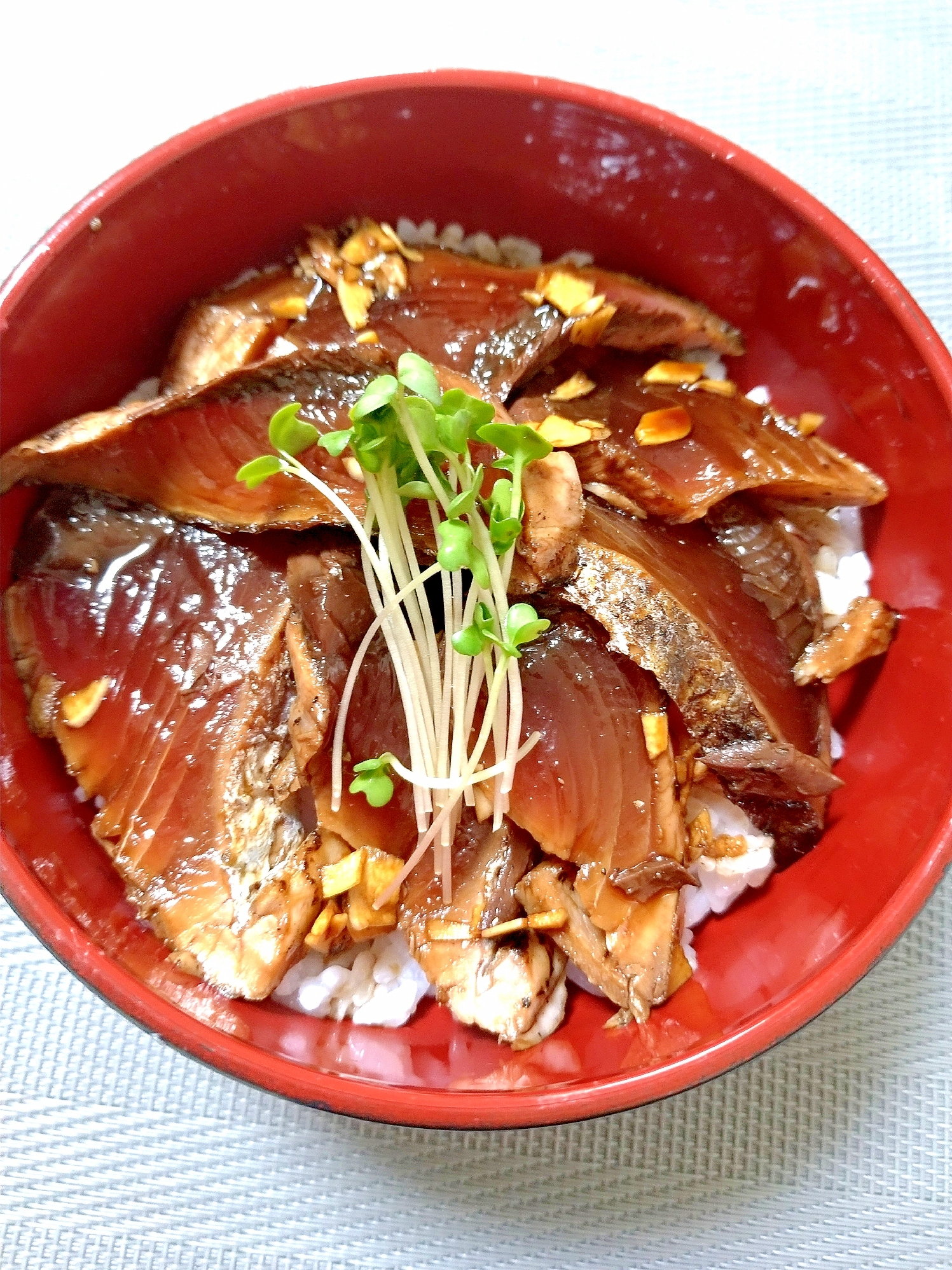 お好みの厚さでどうぞ★カツオのタタキ丼