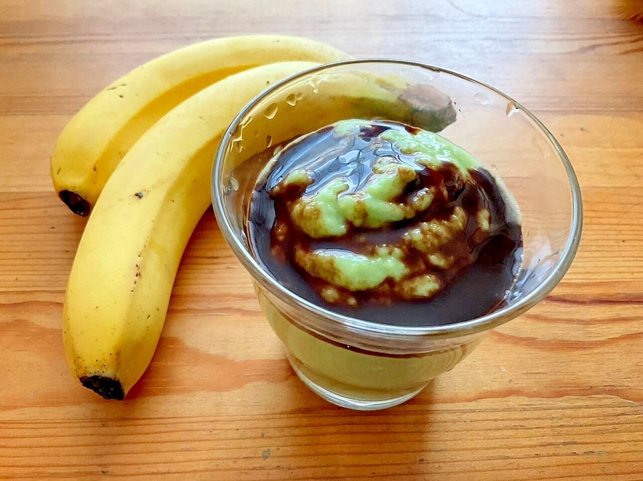 ストロベリーピーナッツバタースワールスムージーボウルのレシピ