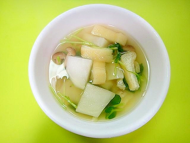 カブとしめじ油揚げ豆苗のスープ