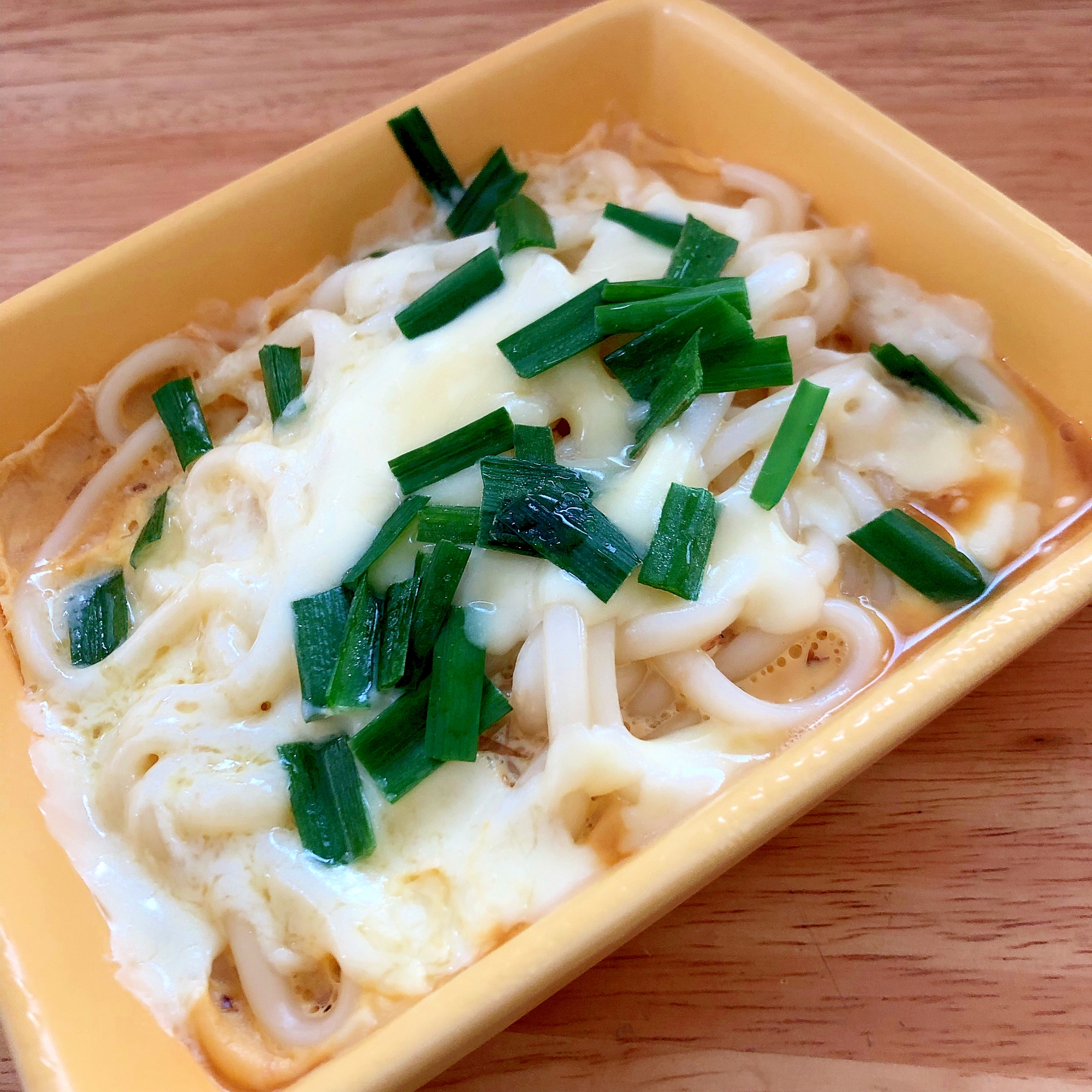 ニラとチーズの焼きうどん