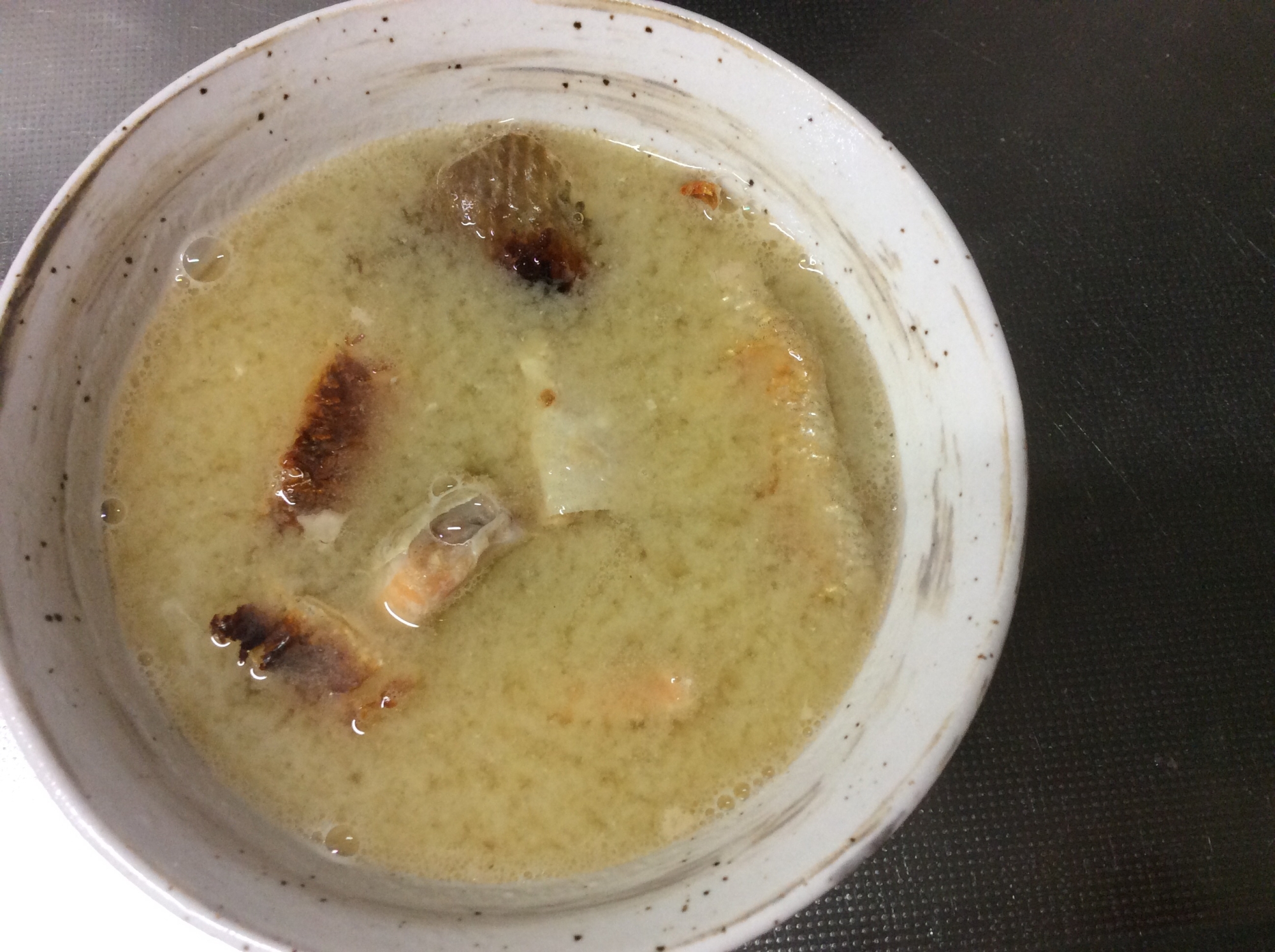 焼き鮭(生秋鮭)の白味噌汁(+鰹だし+鶏だし)