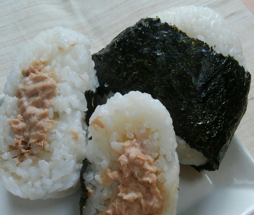 シンプルなツナマヨおにぎり レシピ 作り方 By Citron 楽天レシピ シンプルなツナマヨおにぎり レシピ 作り方 By Citron 楽天レシピ