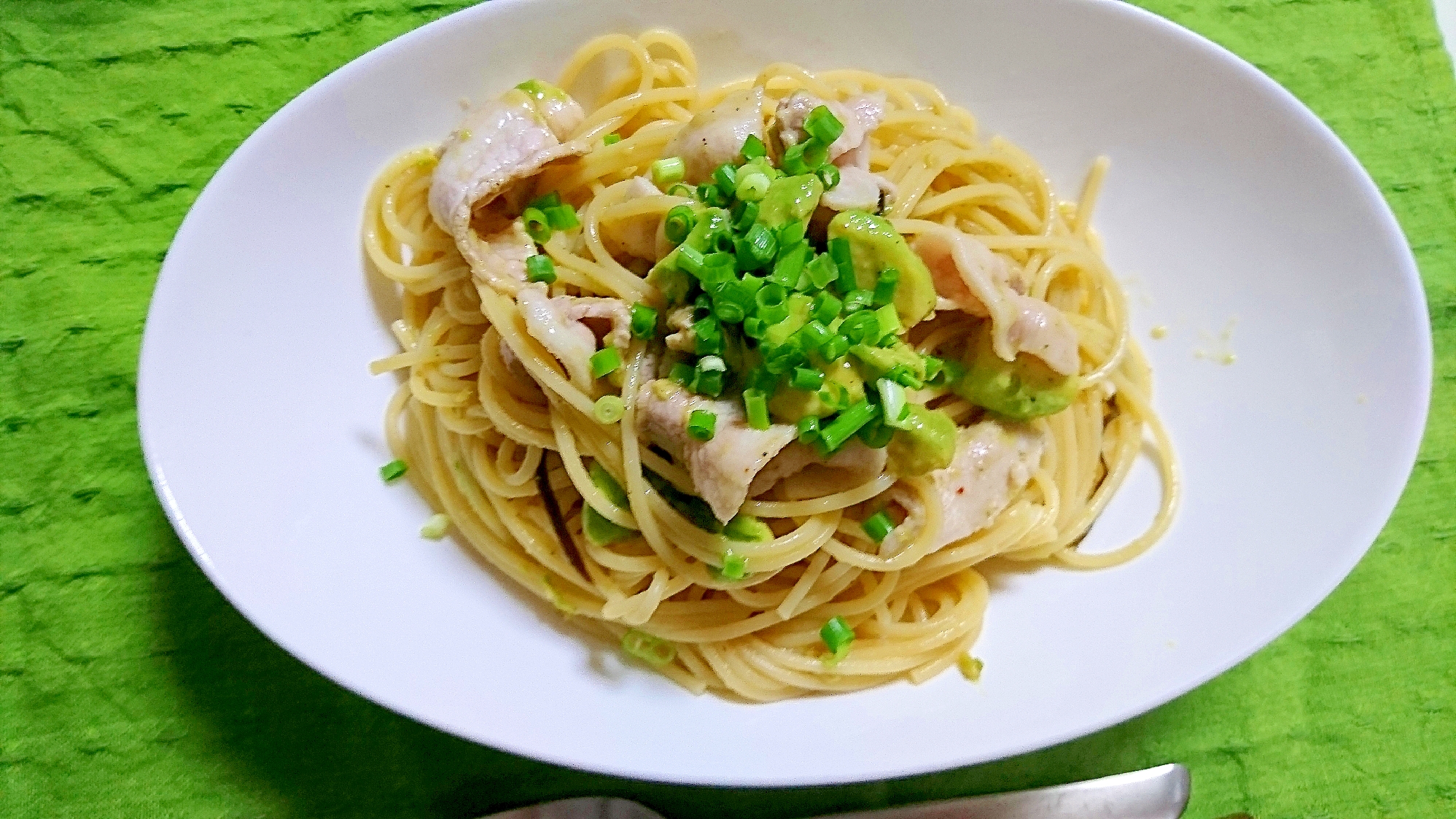 アボカドと豚肉の冷製パスタ