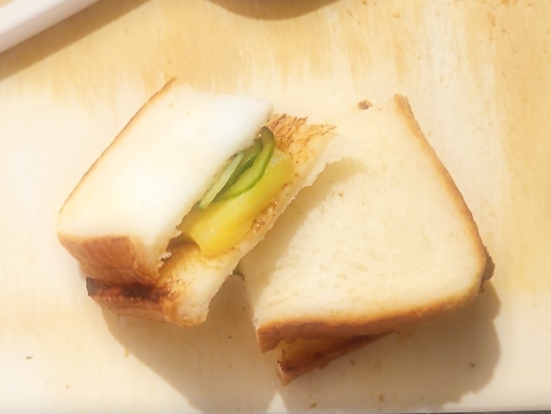 カットパインのフルーツサンド