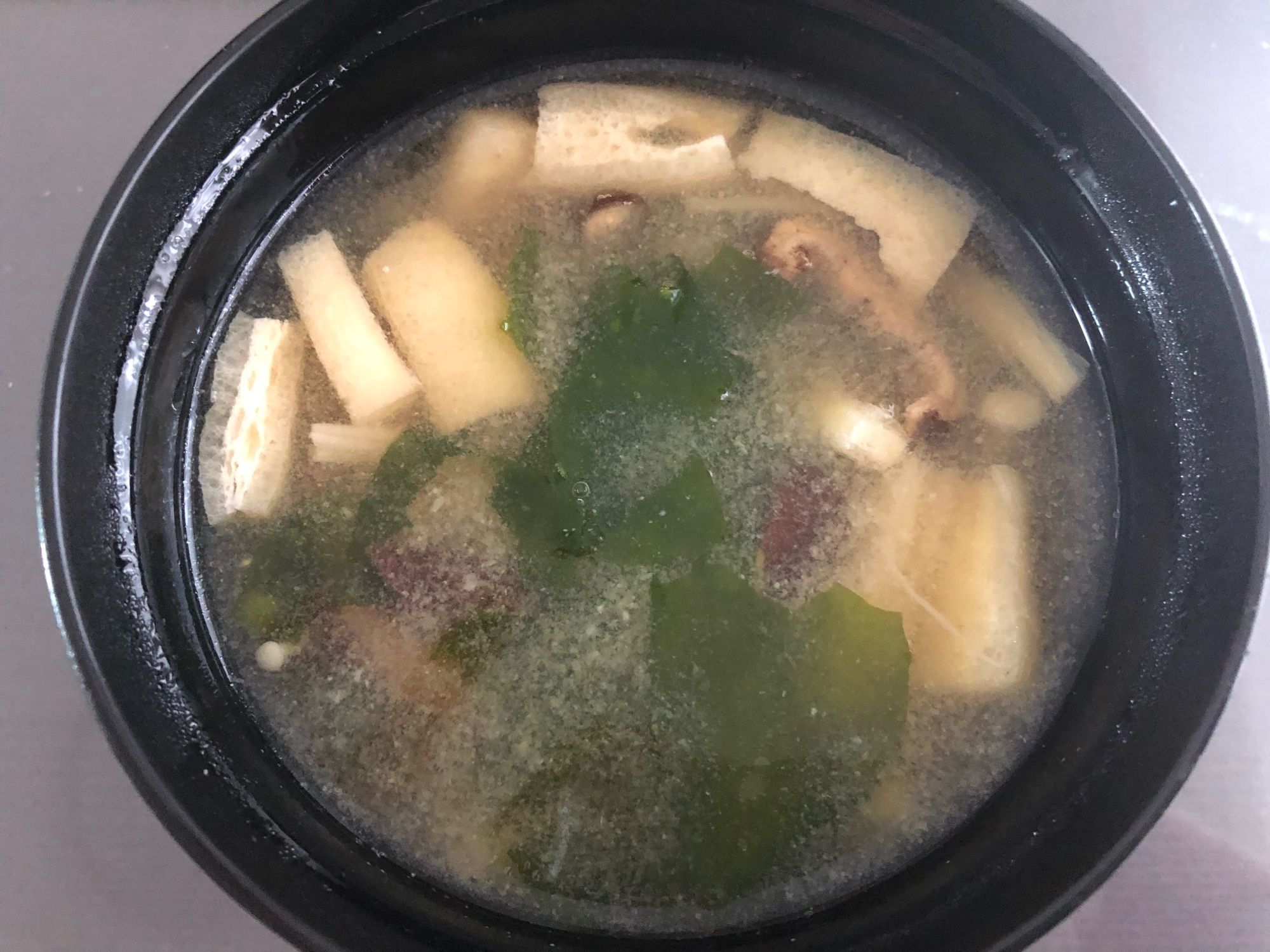 干し椎茸入り　えのき　油揚げ　ワカメのお味噌汁