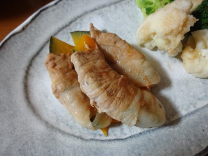 豚バラではなく薄切りで巻いて作りましたが…
塩・コショウのシンプルな味付けですが、ホクホクっとしたカボチャの甘みが感じられて、とても美味しかったです♪