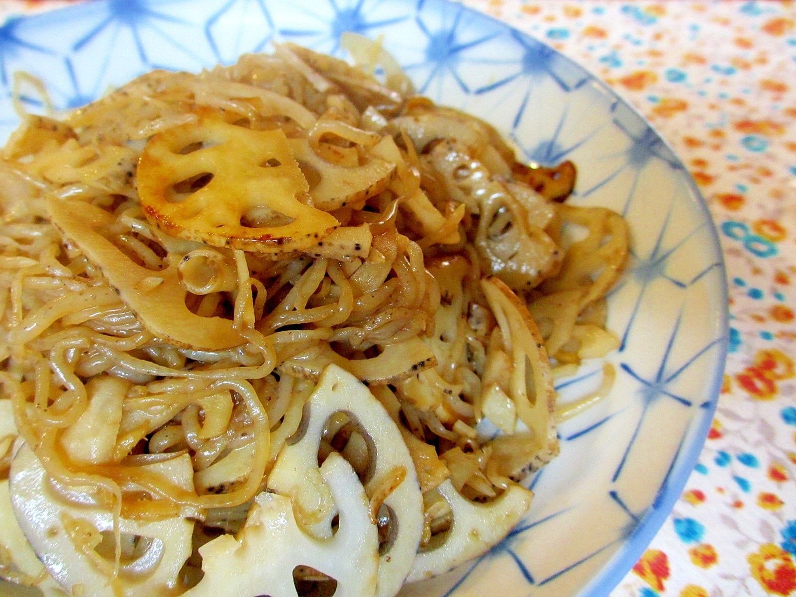 蓮根と糸こんにゃくの生姜醤油炒め