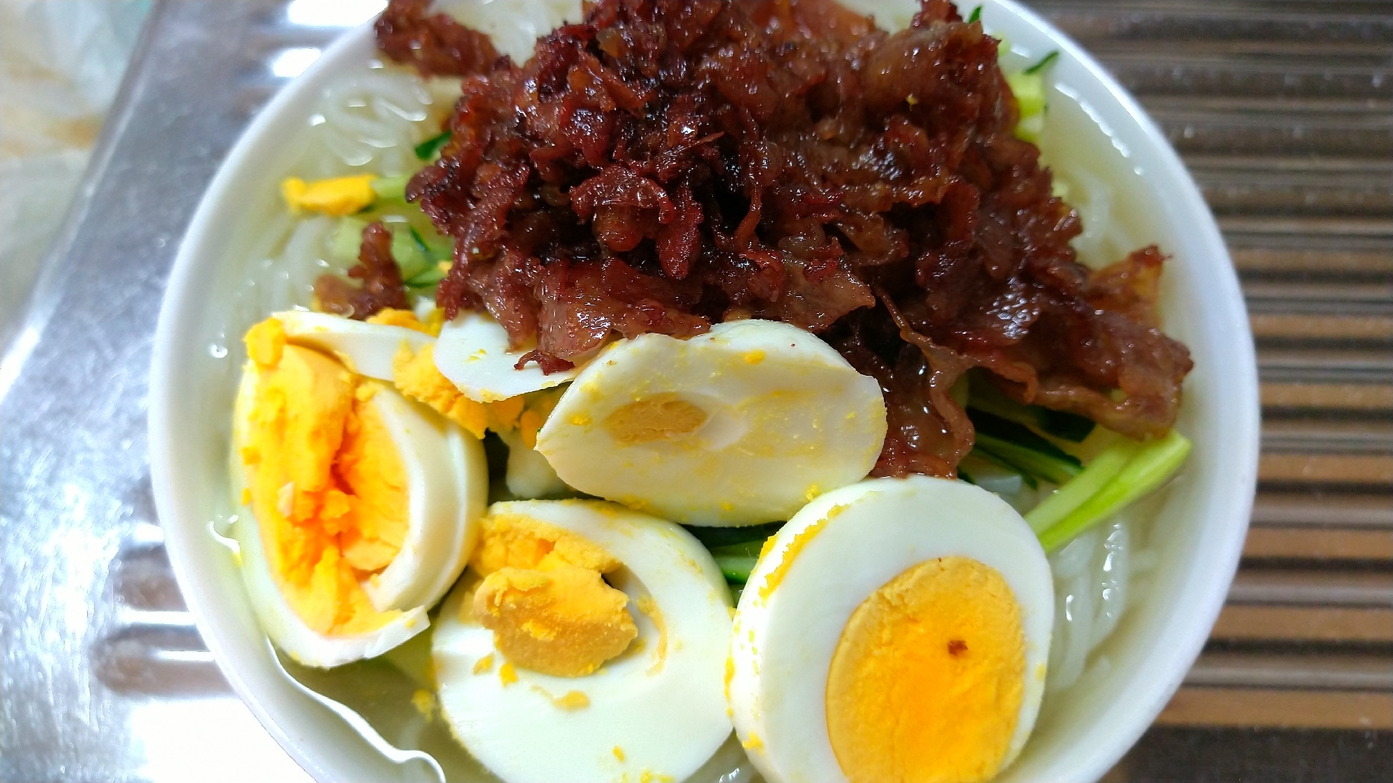 牛肉 きゅうり ゆで卵 のレモン 冷麺