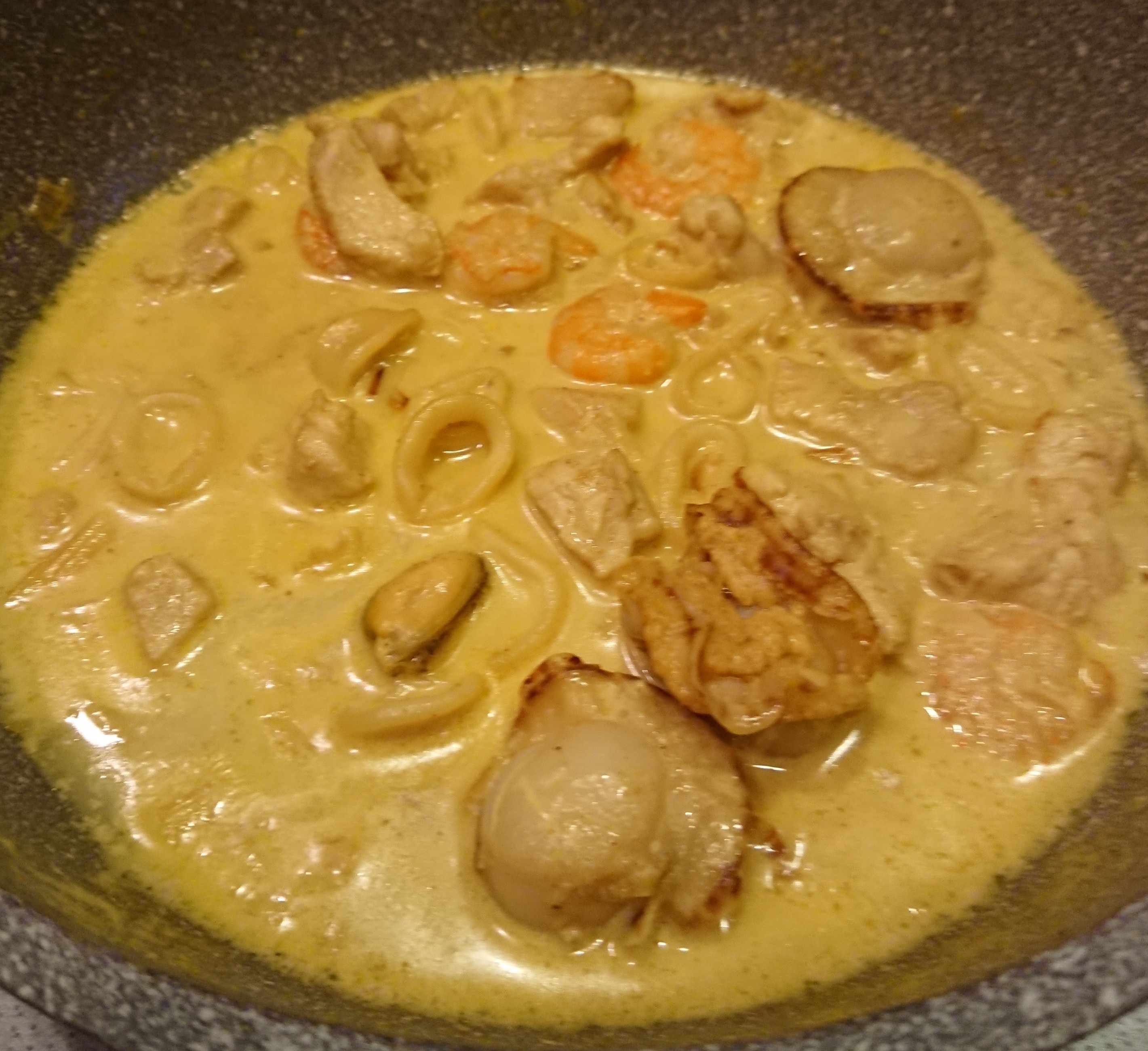 シーフードと鶏胸肉のカレークリーム煮 レシピ 作り方 By ななりん苺 楽天レシピ