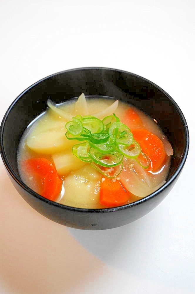 根菜さん集合 じゃがいもと人参と玉ねぎの味噌汁 レシピ 作り方 By Oppeke22 楽天レシピ 根菜さん集合 じゃがいもと人参と玉ねぎの味噌汁 レシピ 作り方 By Oppeke22 楽天レシピ