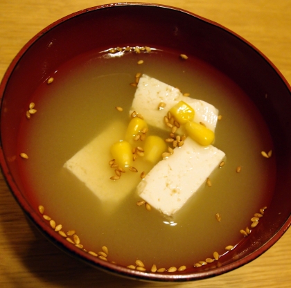 胡麻とコーンの豆腐味噌汁