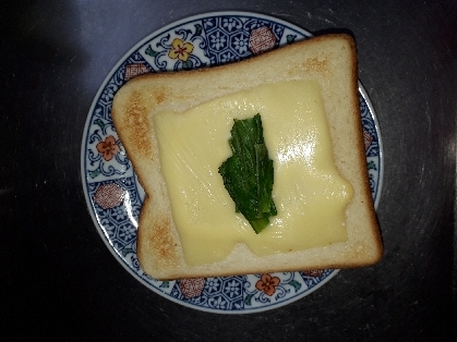 ほうれん草とチーズのトースト