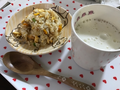 おはよー！ちょっと肌寒くなってきたね。子供の朝ごはん(๑˃̵ᴗ˂̵)♡ご馳走様でしたぁ♡