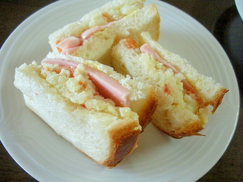 ポテトサラダとハムのマヨ粒マスタードサンドイッチ