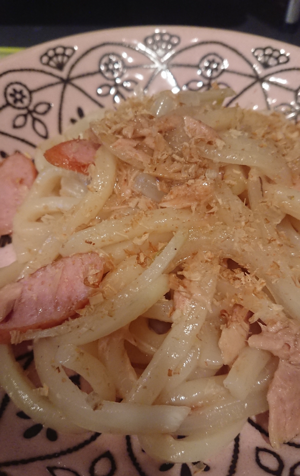 節約♪ソーセージとツナの焼きうどん