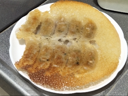 【画像付き解説】★パリパリ羽根付き餃子の焼き方★