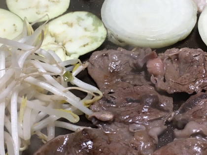 ホットプレートで焼き肉♪牛肉、玉ねぎ、ナスで♪