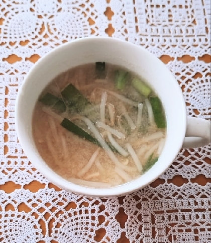 もやしとニラの味噌汁