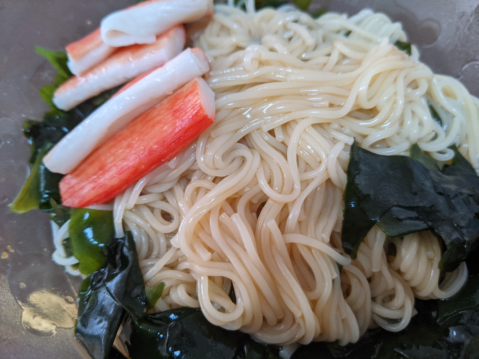 ワカメとカニカマのそうめん