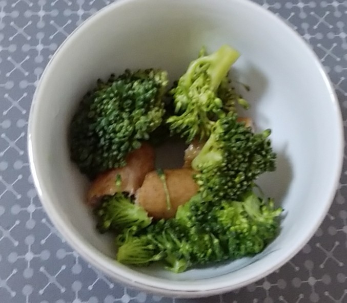 ブロッコリー　ウインナー炒め