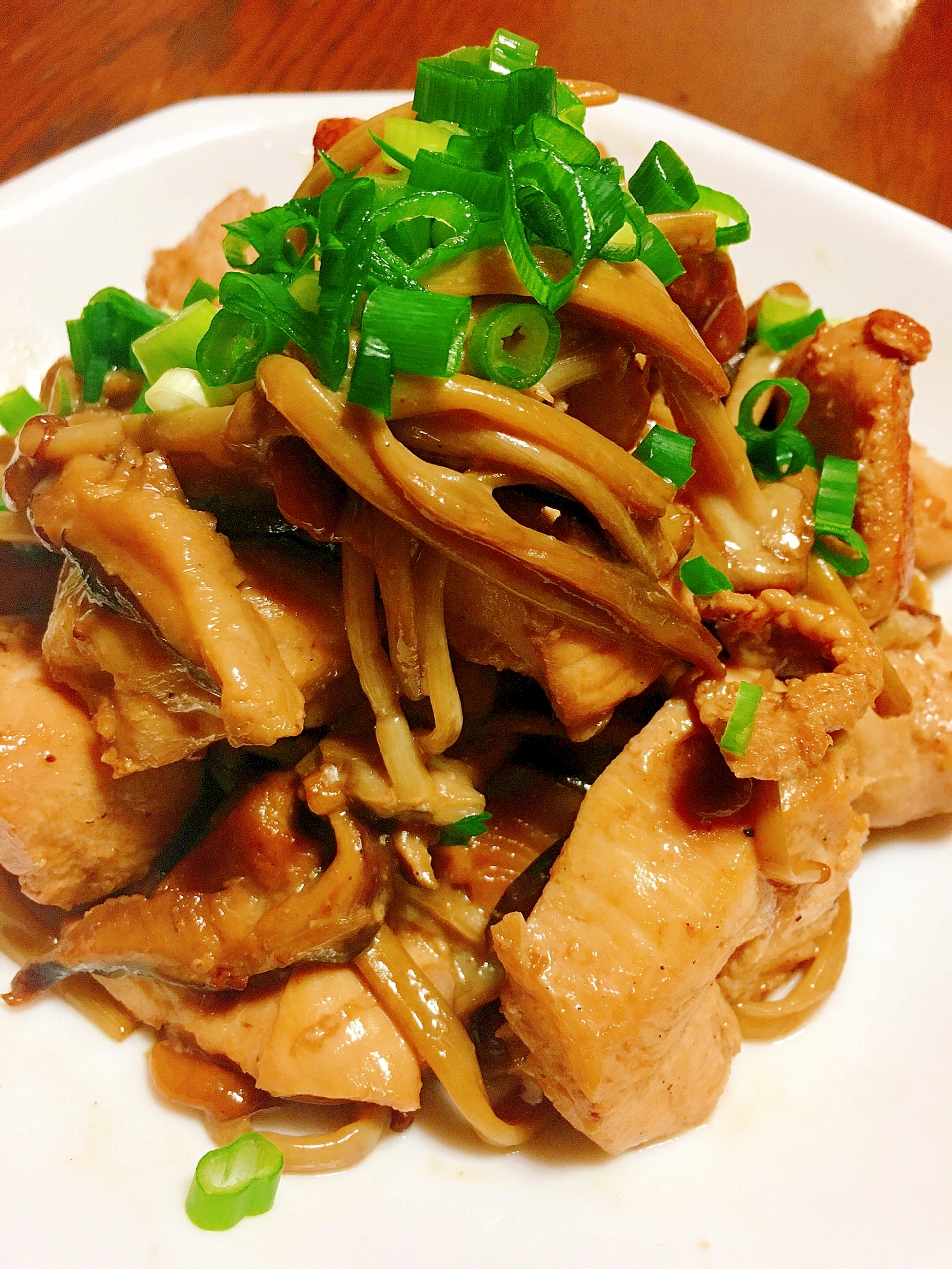 簡単☆鶏むね肉とキノコのバター醤油炒め