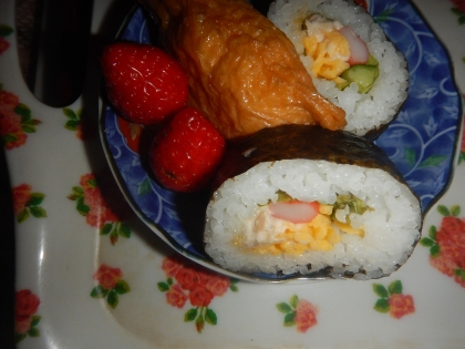 お花見や運動会のお弁当に♫簡単♫サラダ巻き寿司