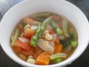 セロリと大豆のトマトスープ