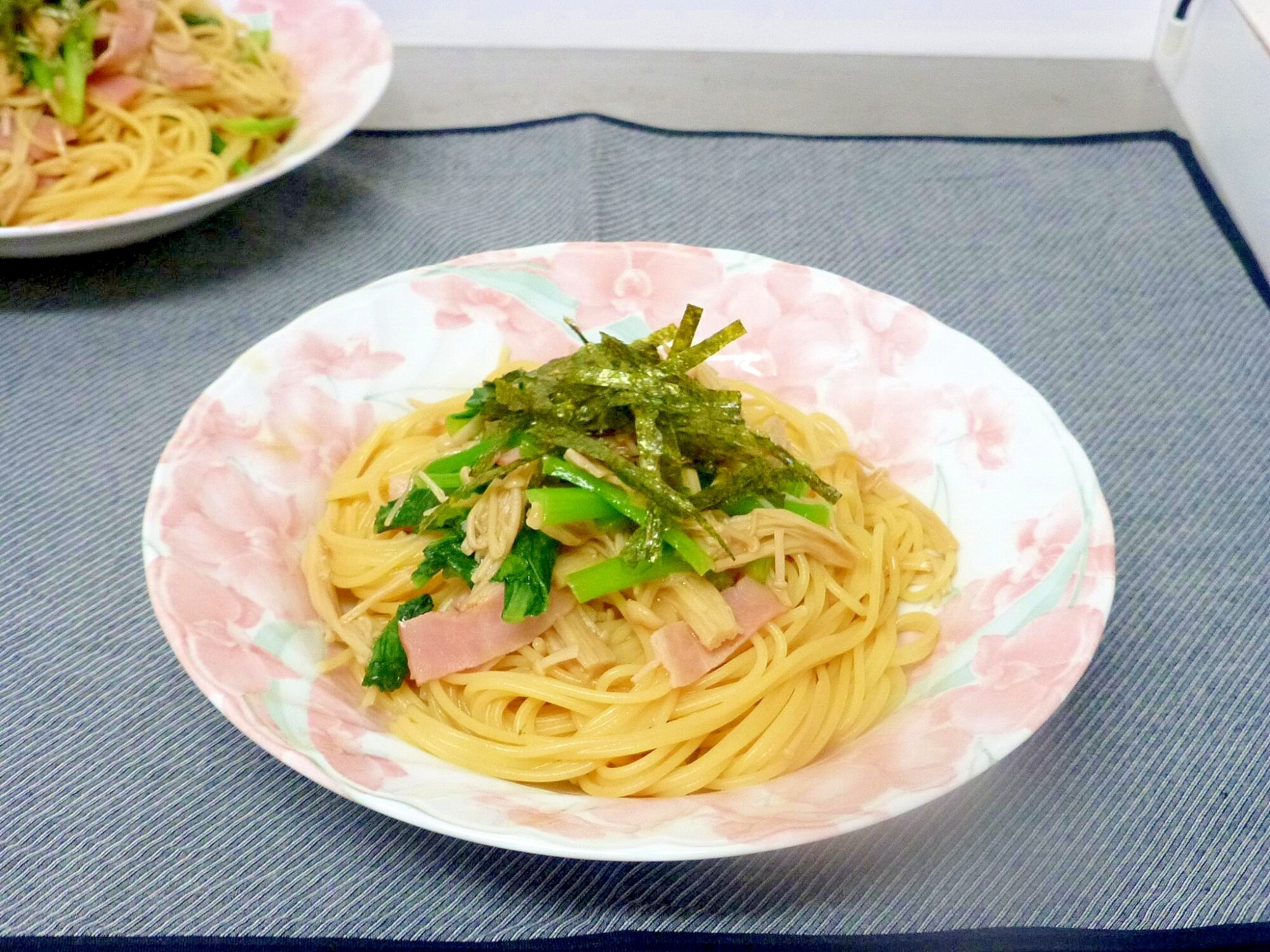 小松菜とえのきとベーコンの麺つゆバターパスタ レシピ 作り方 By うみ 楽天レシピ