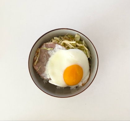 チーズのせた目玉焼き丼