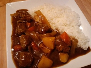 麸で作る巨大牛肉ゴロゴロカレー