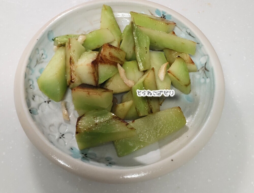 ブロッコリーの茎のペペロンチーノ