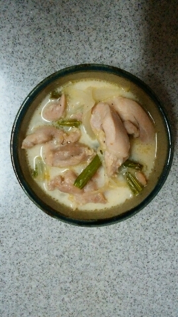 鶏胸肉とアスパラの豆乳スープ