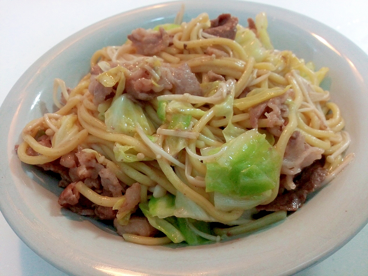 牛肉と春キャベツとえのき茸の焼きちゃんぽん