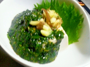 さっぱりトロ♪モロヘイヤと大葉のトロトロのせ冷奴