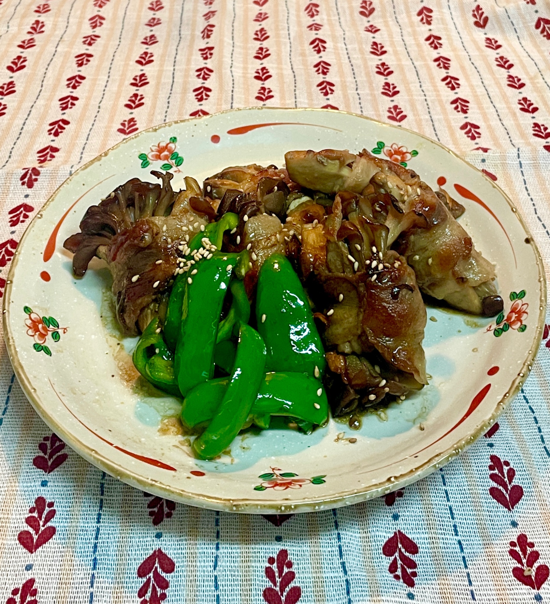 つゆの素で簡単おいしい♡舞茸とエリンギの肉巻き巻き