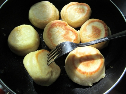 薄力粉とフライパンで♬︎♡豆腐パン