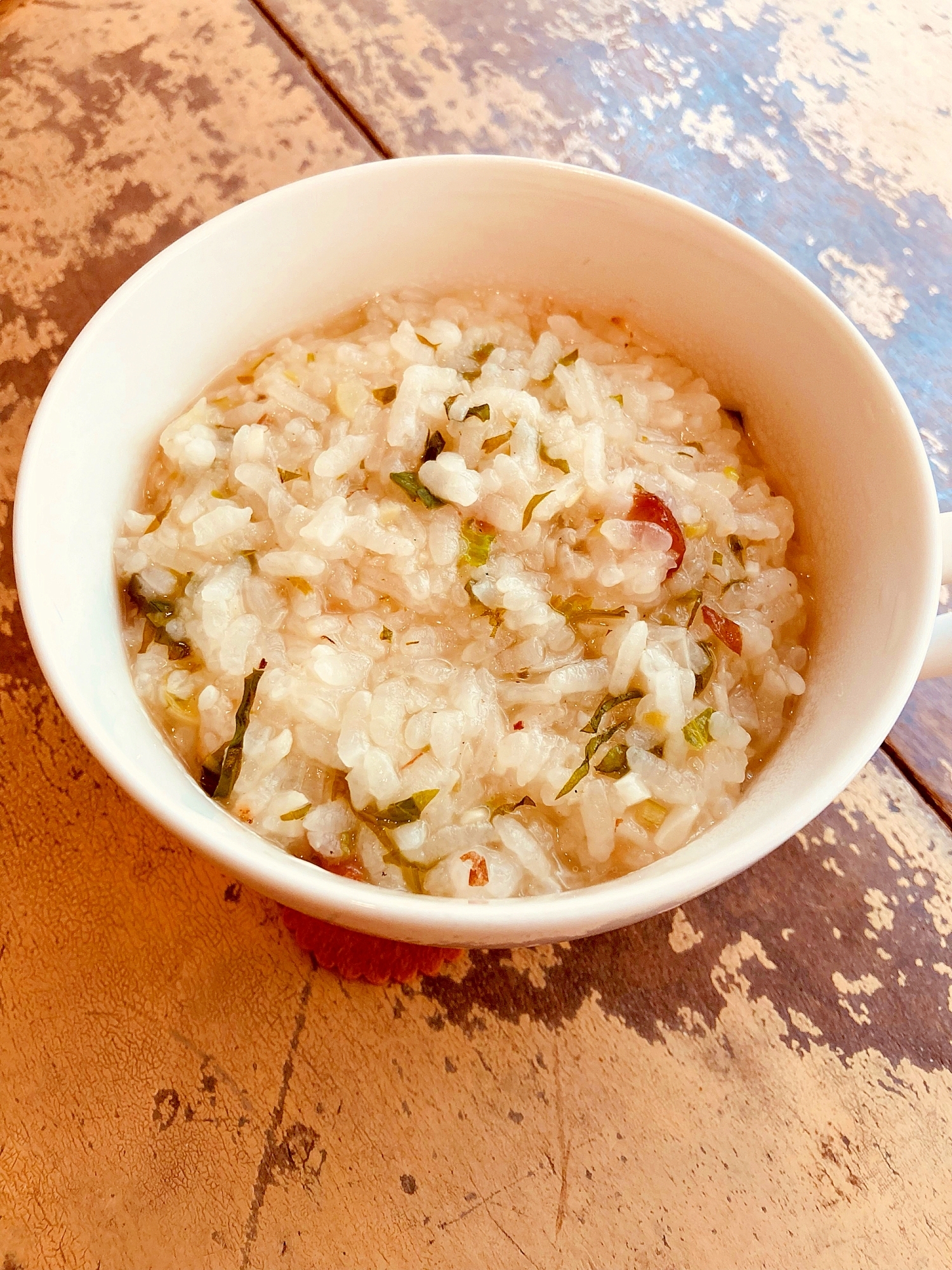 一粒梅干しと炊き立てご飯の七草がゆ