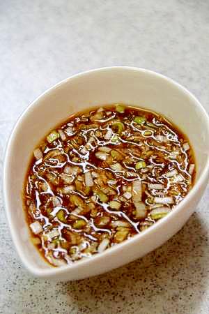 お肉料理にぴったり『甘辛ねぎソース』