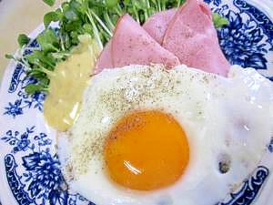 朝食レシピ　101）朝食の定番「ハムエッグ」