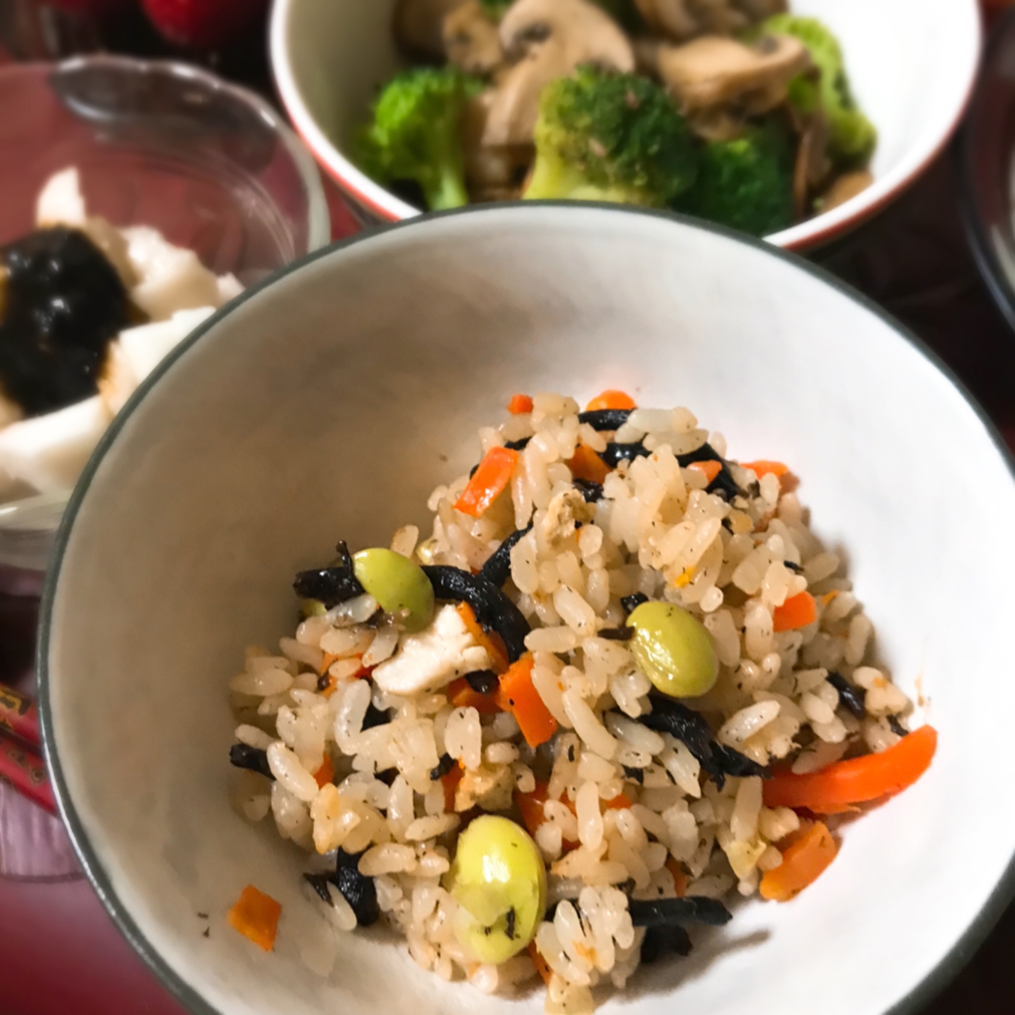 栄養満点！作り置きできる具だくさん炊き込みご飯！